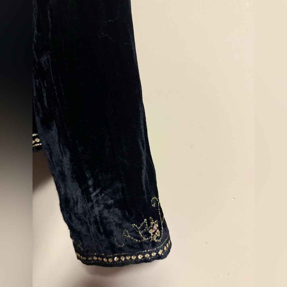Katherine Barclay Black Blazer with Gold Embroidery - Picture 4 of 10
